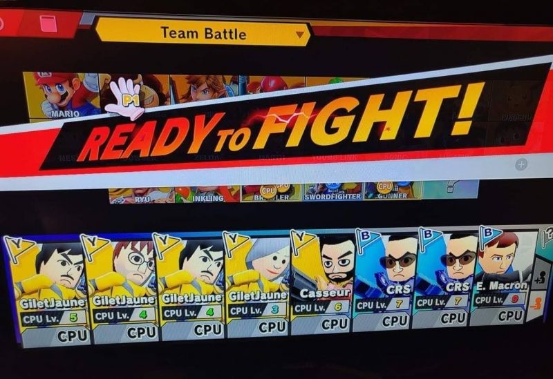 insolite bros casseur gilet jaune jeu-video macron smash super