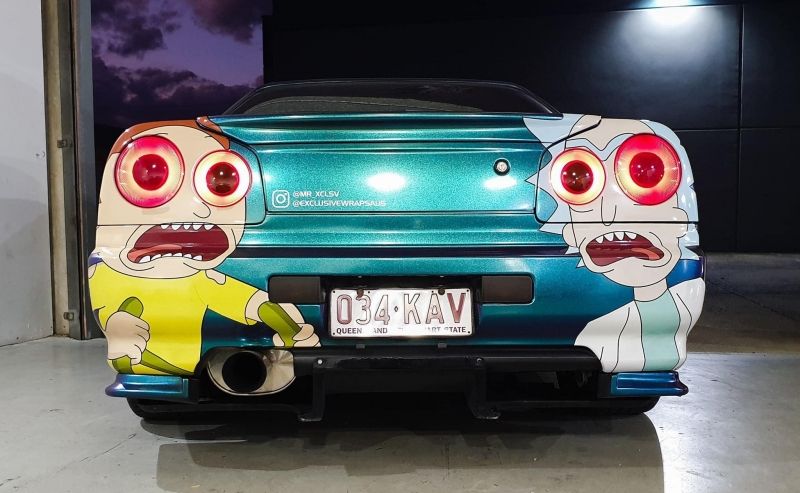 insolite adhesif morty nissan rick voiture wrap