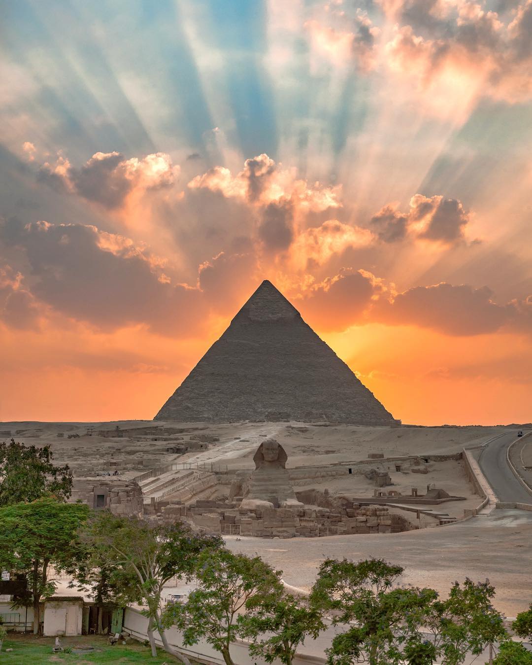 Coucher de soleil derrière la Pyramide de Khéphren