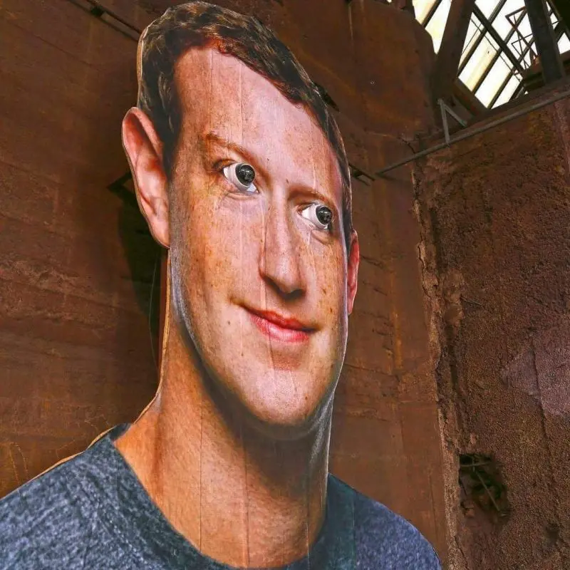 https://koreus.cdn.li/media/201906/zuckerberg-yeux-camera-mini.jpg.webp