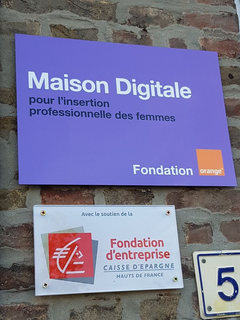 insolite anglicisme digital doigt femme insertion orange