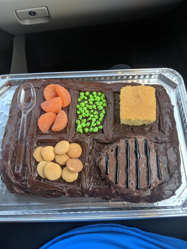 Gâteau d'anniversaire pour son copain sorti de prison