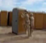 militaire Les toilettes un endroit risqué pendant la guerre