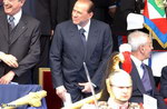 gratte Berlusconi, sévèrement burné