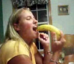 avaler femme Banane