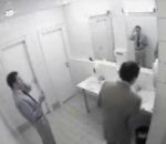 punition homme Ne pas fumer dans les toilettes