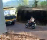moto collision Moto vs Camion