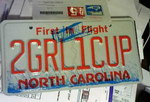 caroline 2 Girls 1 Cup, la plaque d'immatriculation