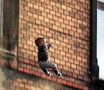 policier vol Un bébé jeté du 3ème étage d'un immeuble
