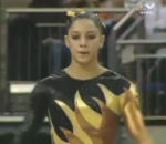 championnat La gymnaste Jessica Gil Ortiz chute sur la tête
