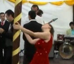 viral Pole dance pendant un mariage