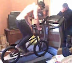 faceplant roulant Faire du vélo sur un tapis roulant
