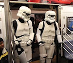 stormtrooper Star Wars dans le métro