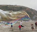 geante plage bulle Bulles géantes sur une plage