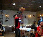pate jonglage coniglio Jonglerie avec une pizza