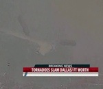 vent tornade Une tornade à Dallas s'amuse avec des semi-remorques