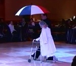 94 Mathilda danse à 94 ans