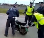 police moto Une moto prend la fuite