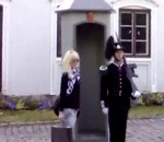 norvegien Une fille surprise par un garde