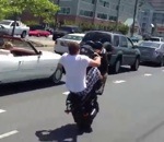 arriere chute Kéké en scooter