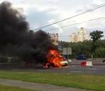 explosion feu voiture Explosion d'une voiture en Russie