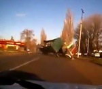 camion dashcam Un camion transportant des vaches se renverse