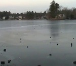 gele lac Bruit de pistolet laser sur un lac gelé