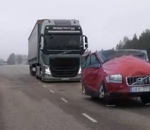 collision Freinage d'urgence d'un camion Volvo