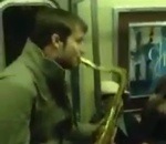 saxophone Sax Battle dans le métro de New York