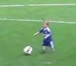 chelsea football L'enfant du gardien de Chelsea marque un but encouragé par les supporters