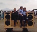 policier police Policiers danois à un festival