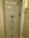 urinoir Faire pipi sous la douche