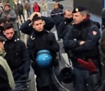 manifestation policier manifestant Des policiers italiens rejoignent les manifestants