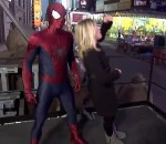 evanouissement Une journaliste fait confiance à Spiderman