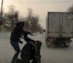 camion Un chauffeur de camion se bat avec un pieton