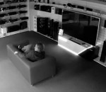 surveillance camera Enfermé dans un magasin pendant 12 heures