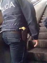 pistolet Un policier avec un pistolet banane