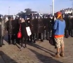 nantes Des CRS chargent une vieille femme (Manifestations à Nantes)