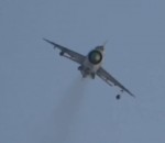 bombe Un MiG-21 lâche une bombe sur des rebelles syriens