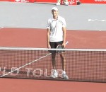 chaise L'accolade entre les joueurs de tennis Dudi Sela et Ivo Karlovic