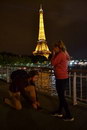 lacet tour Ne pas faire ses lacets devant sa copine à Paris
