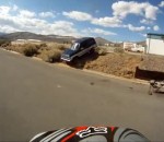 moto poursuite Un 4x4 essaie d'écraser un motard