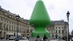 sculpture arbre Le plug anal de la Place Vendôme