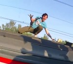 sauter Passer d'un toit à un autre sur des trains en marche