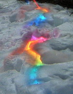 couleur arc-en-ciel De la lumière sous de la neige