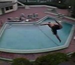 saut piscine plongeon Plonger dans une piscine depuis un balcon