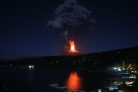 eruption volcan Le volcan Villarrica en éruption