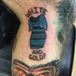jambe tatouage Tatouage de la robe bleue/noire dorée/blanche