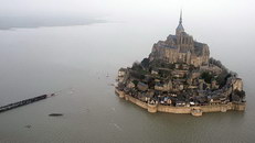maree Le Mont-Saint-Michel transformé en île
