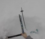 skieur Un skieur sauvé d'une avalanche grâce à son bâton
